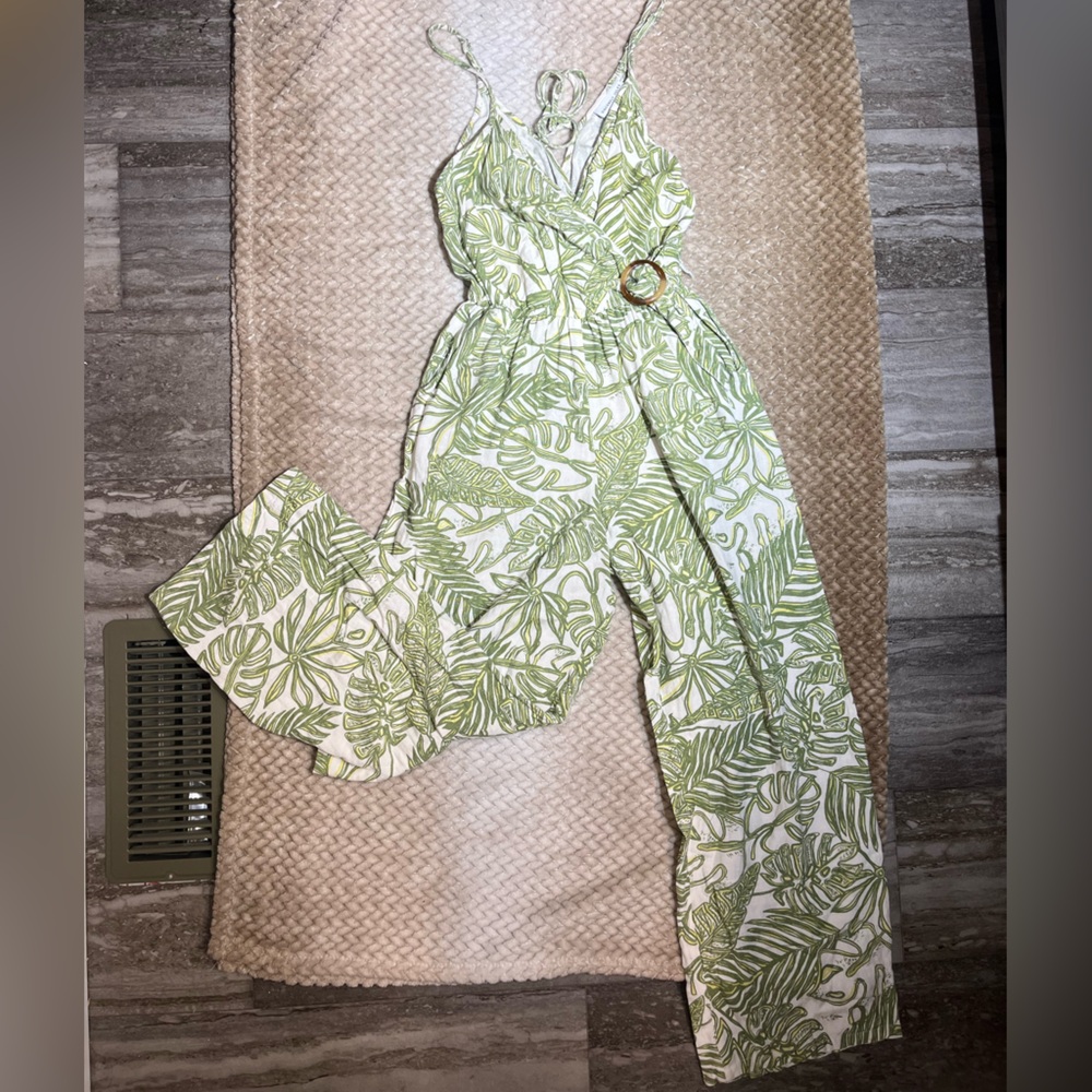 Sincerely Jules Olive and Cream Leaf Print Top